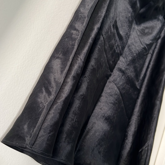 Aritzia Babaton black satin midi skirt size 14/L/XL NWT - Picture 6 of 9